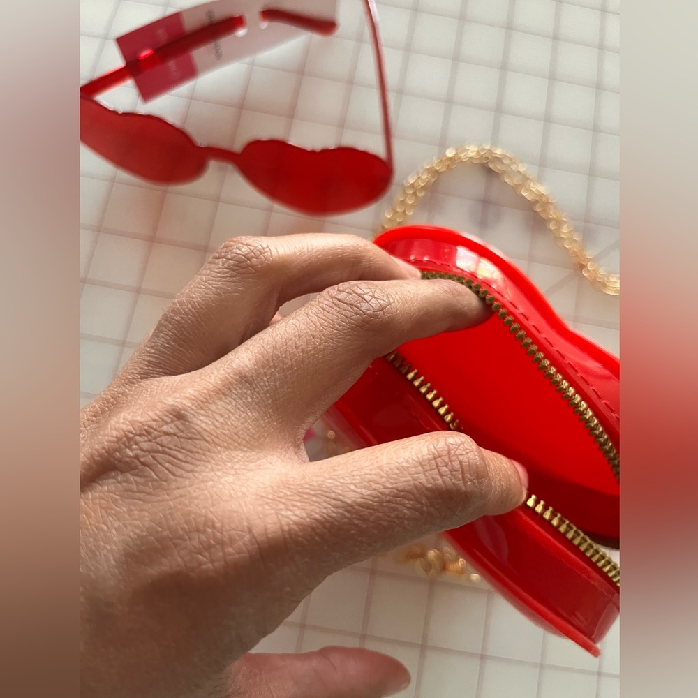 Heart-Shaped Red Mini Bag with Gold Chain & matching heart shaped glasses - Picture 4 of 4